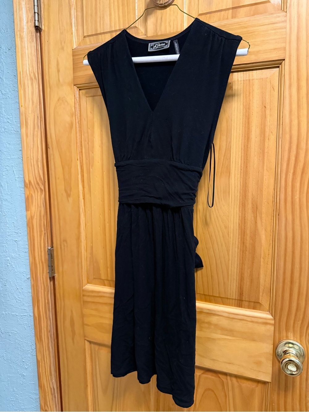 VTG. Guess Black V-Neck Sleeveless Midi Dress size XS